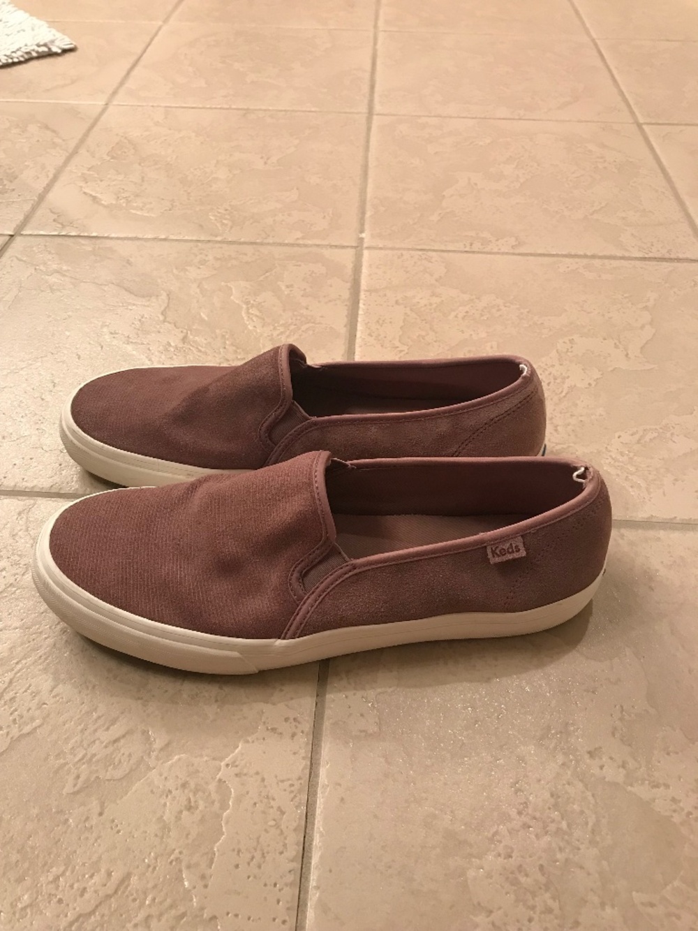 Pink casual shoe